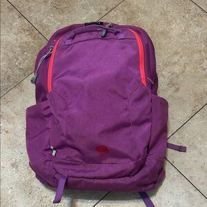 MOUNTAIN HARDWARE Purple Backpack with Pink Zippers.  Very clean.
